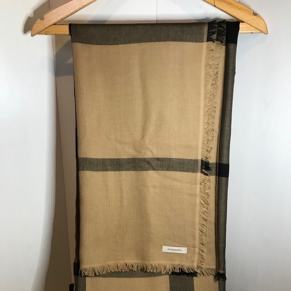 Giant Check 4’ Square Wrap with Eyelash Fringe - Picture 4 of 7